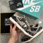Nike x Travis Scott SB Dunk Low Sneakers