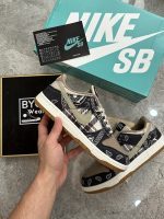 Nike x Travis Scott SB Dunk Low Sneakers